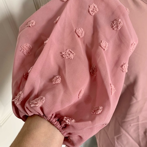 *Host Pick!🎉 Light Pink Swiss Dot Lantern Sleeve V-Neck Blouse - Picture 11 of 11